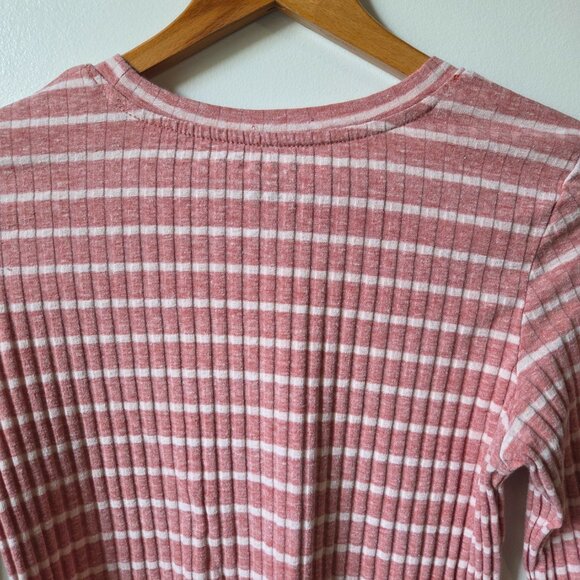 EUC AMERICAN EAGLE RIBBED STRIPED LONGSLEEVE LETTUCE HEM TOP SIZE  M - Picture 3 of 13
